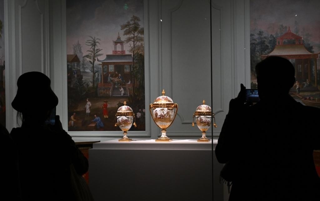 4月1日，觀眾在北京故宮參觀“紫禁城與凡爾賽宮——17、18世紀(jì)的中法交往”展覽。新華社記者金良快攝