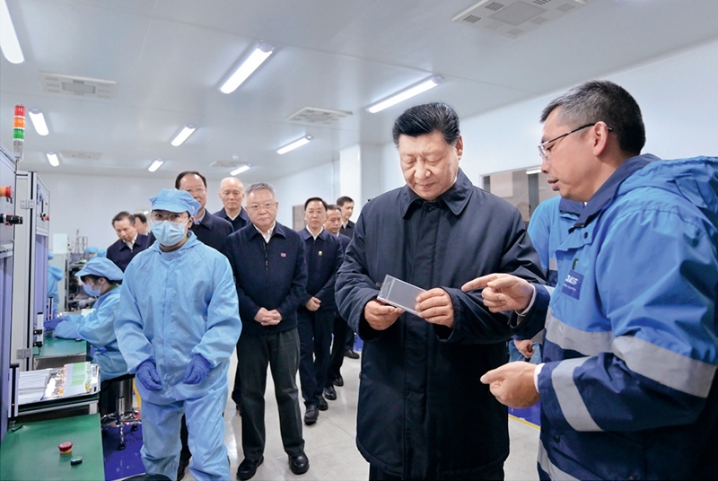 2024年3月18日至21日，中共中央總書記、國家主席、中央軍委主席習近平在湖南考察。這是18日下午，習近平在中德合資企業(yè)巴斯夫杉杉電池材料有限公司考察。 新華社記者 謝環(huán)馳/攝