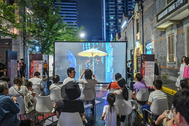 今年上海國(guó)際電影節(jié)“露天電影院”。（圖片來源：視覺中國(guó)）