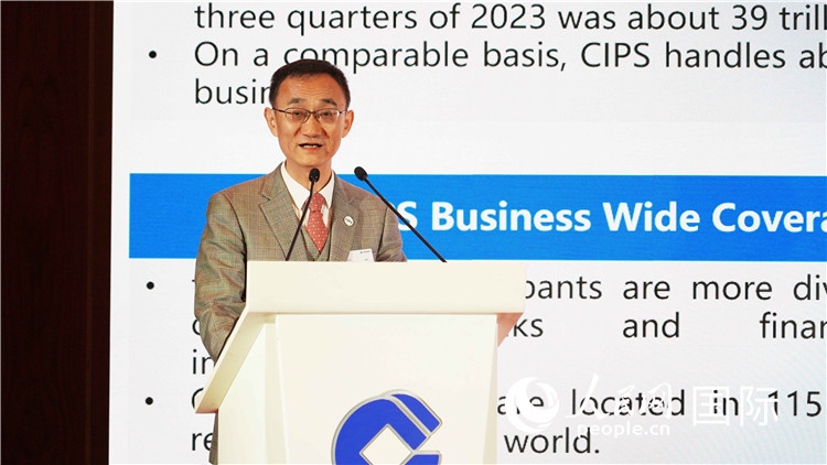 跨境銀行間支付清算有限責(zé)任公司總裁許再越發(fā)言。 人民網(wǎng) 張茜 攝