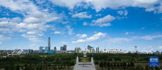 這是7月1日拍攝的哈薩克斯坦首都阿斯塔納的天際線。新華社記者 王建華 攝