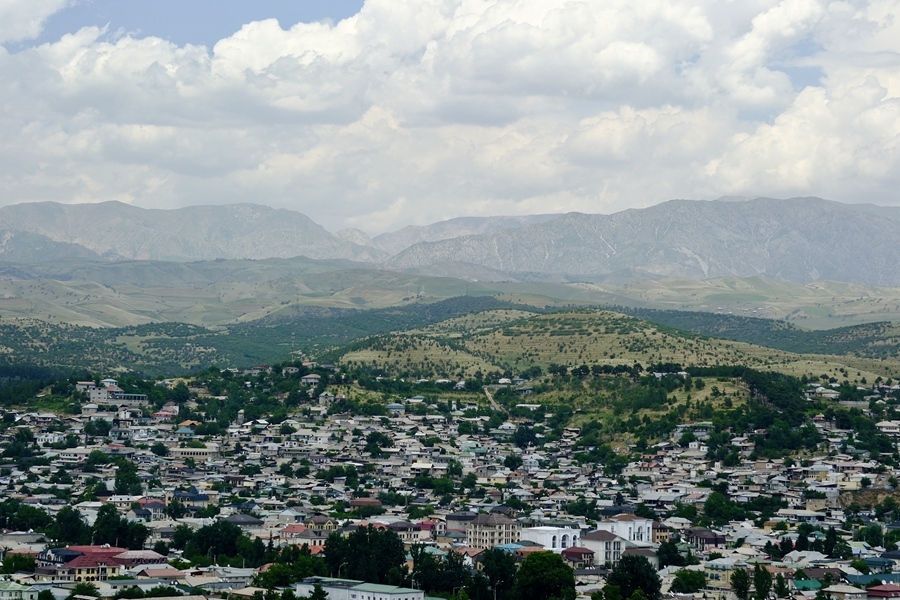 這是2024年6月13日拍攝的塔吉克斯坦首都杜尚別城市風(fēng)光。新華社記者 鄭開(kāi)君 攝