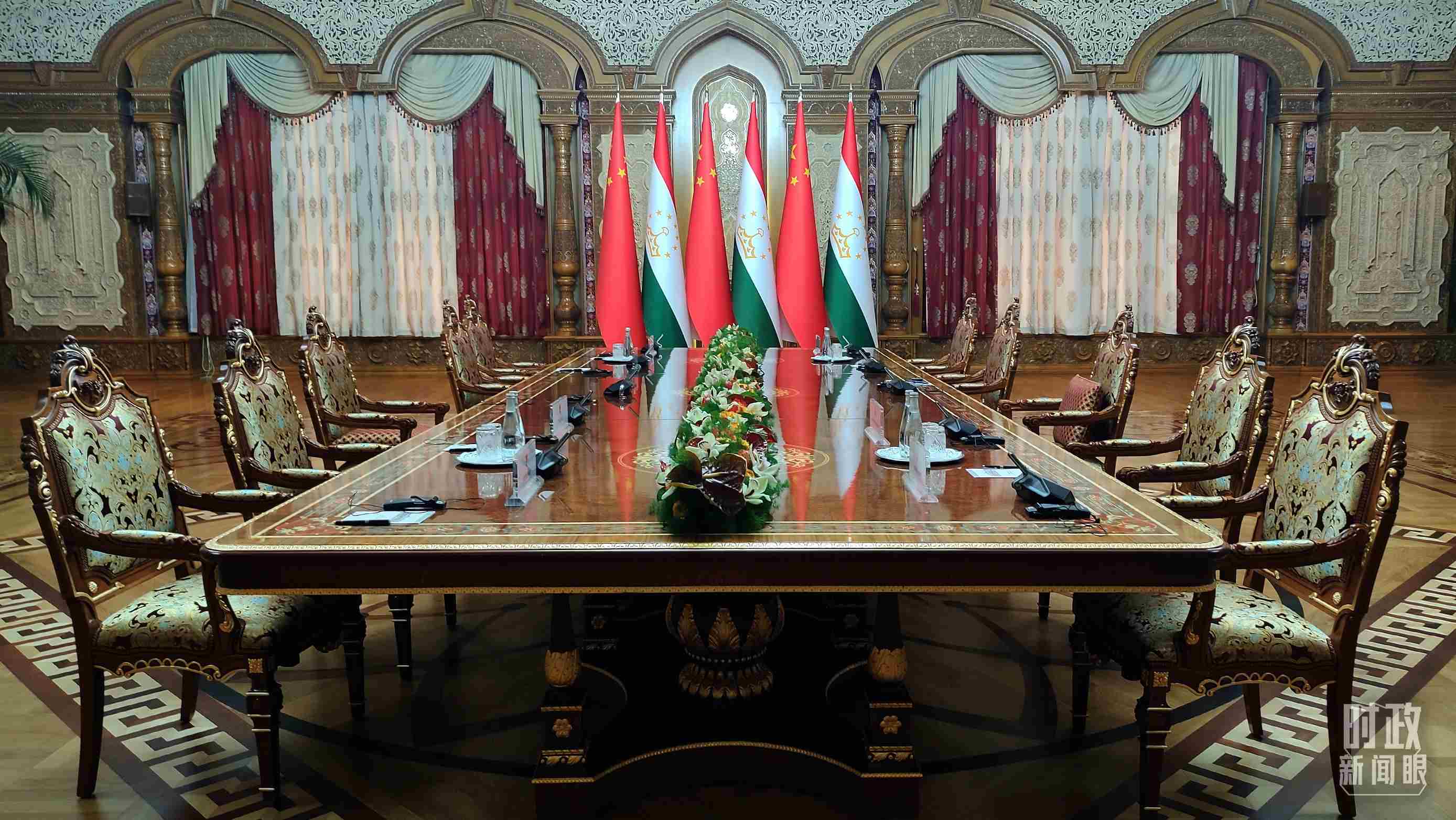 △中塔元首小范圍會談開始前。（總臺央視記者薛冠南拍攝）