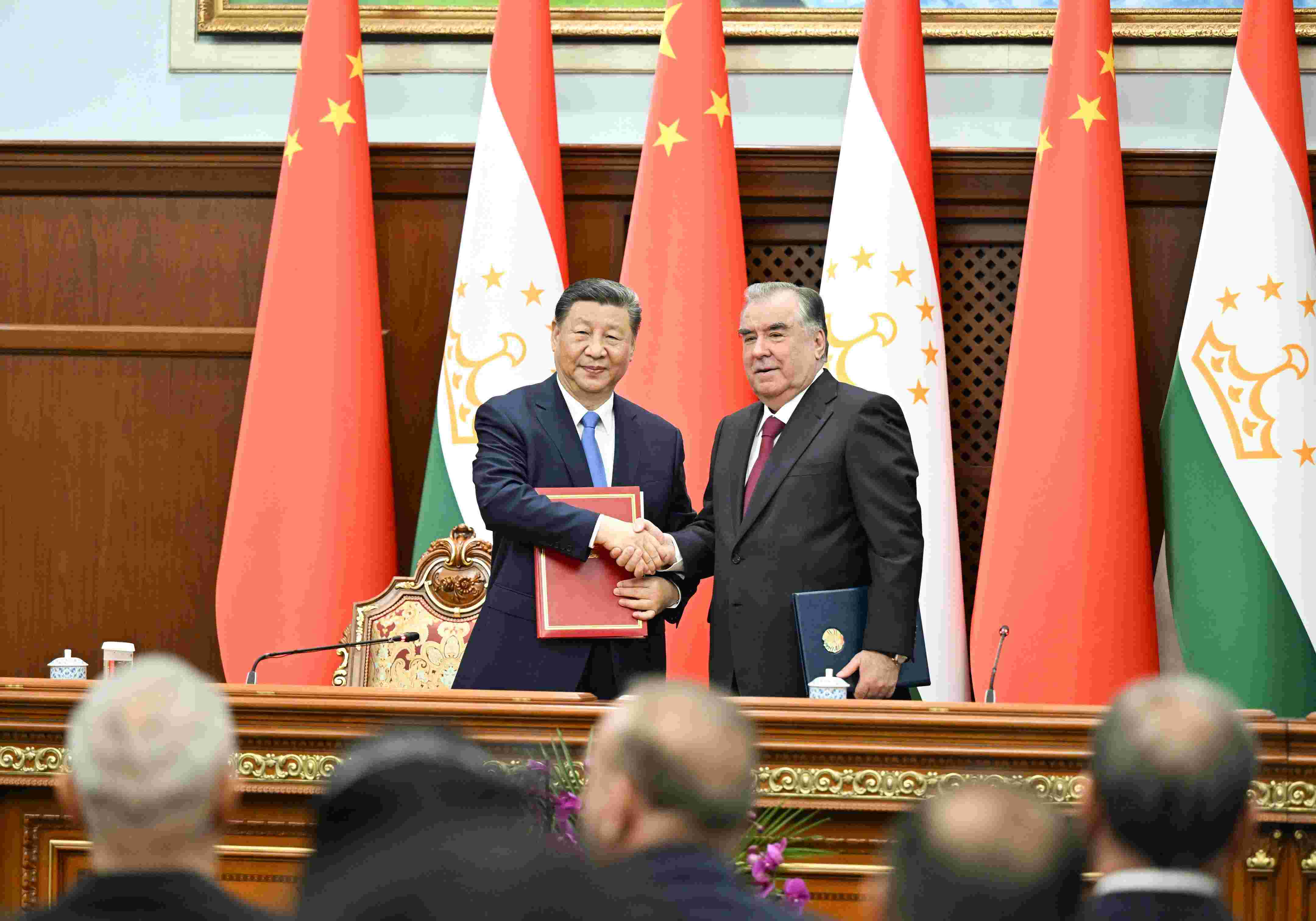 當(dāng)?shù)貢r間2024年7月5日下午，習(xí)近平主席同塔吉克斯坦總統(tǒng)拉赫蒙在杜尚別總統(tǒng)府舉行會談。會談后，兩國元首共同簽署《中華人民共和國和塔吉克斯坦共和國關(guān)于發(fā)展新時代全面戰(zhàn)略合作伙伴關(guān)系的聯(lián)合聲明》。