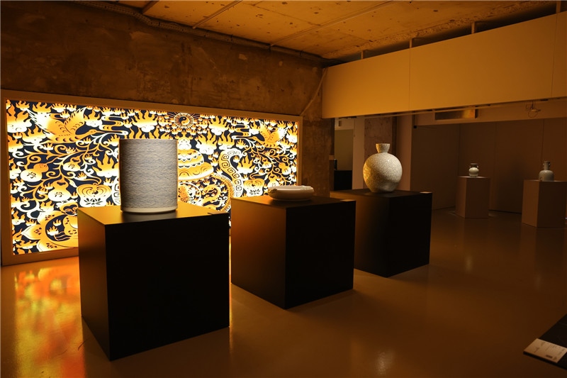 《新生萬物-中國非遺與當代設(shè)計展》展廳。陽光媒體集團供圖