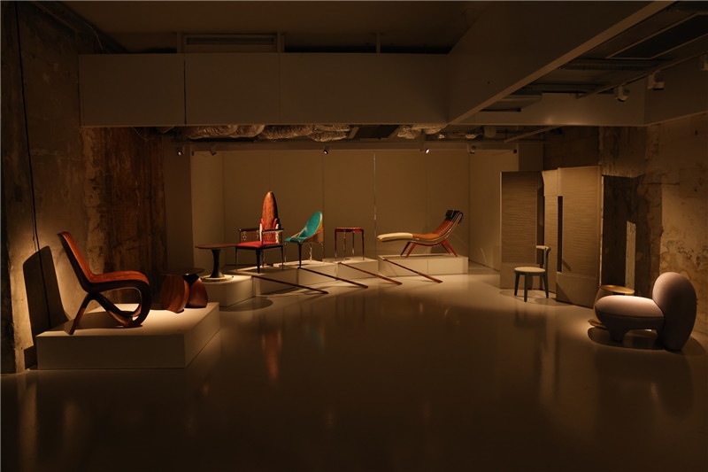 《新生萬物-中國非遺與當代設(shè)計展》展廳。陽光媒體集團供圖