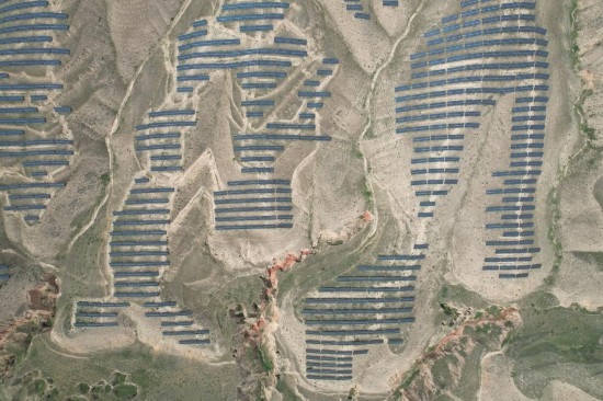 通渭縣10萬千瓦集中式光伏發(fā)電項目。新華社記者 張睿 攝