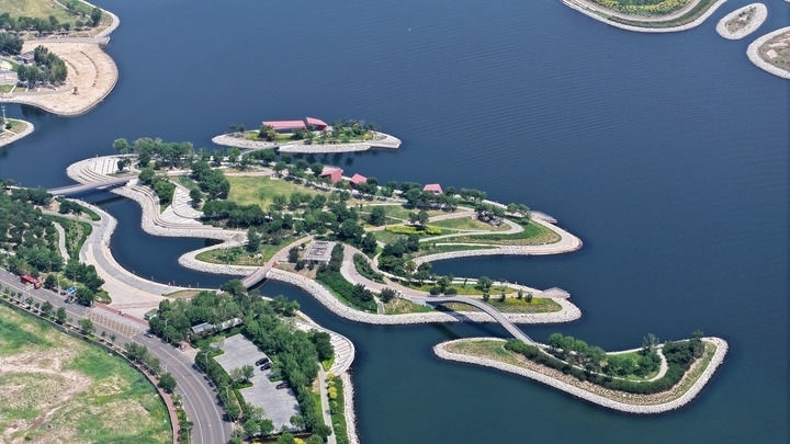 這是2024年6月28日拍攝的天津市濱海新區(qū)南灣公園一景（無人機(jī)照片）。新華社記者 李然 攝