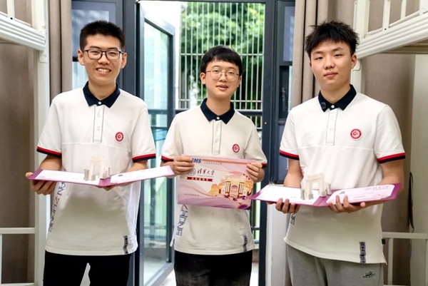 王子源（左）、母翰堯（中）、郭洋君（右）。清華大學(xué)供圖