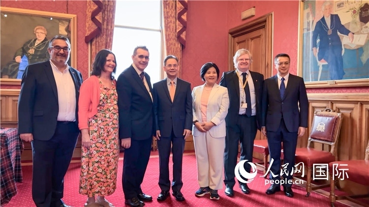 圖為阿伯丁市政廳會見現(xiàn)場。人民網(wǎng) 郭錦標(biāo)攝