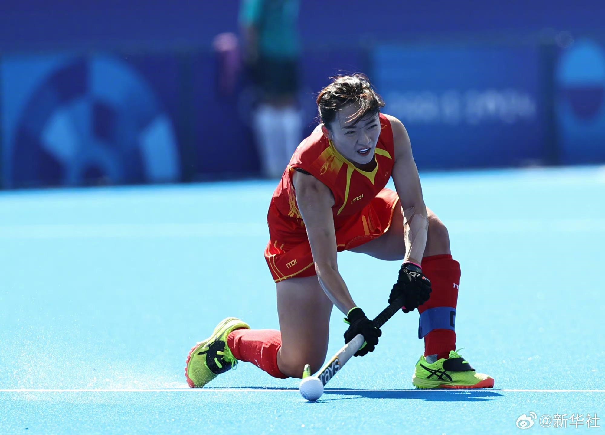 巴黎奧運(yùn)會(huì)上，中國女子曲棍球隊(duì)在賽場(chǎng)揮灑汗水