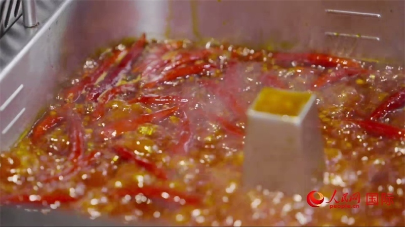 成都麻辣火鍋。人民網記者 張榮攝