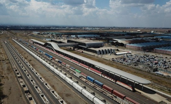這是2023年9月在肯尼亞首都內羅畢拍攝的蒙內鐵路內羅畢站（無人機照片）。新華社記者 韓旭 攝