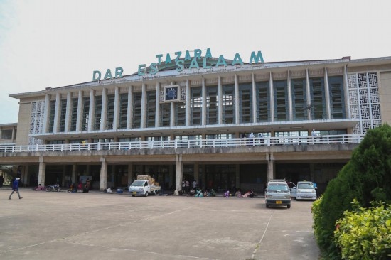 坦贊鐵路始發(fā)站達(dá)累斯薩拉姆站外景。