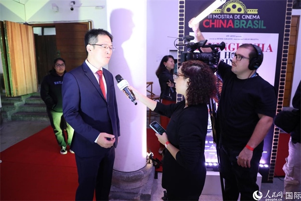 第三屆中國－巴西電影展主辦方巴西康橋博智文化傳媒公司總經(jīng)理陳翔廣在接受媒體采訪時表示，希望通過中巴電影展這個平臺促進兩國文化交流，把更多的中國影視作品引進巴西。人民網(wǎng)記者 陳一鳴攝