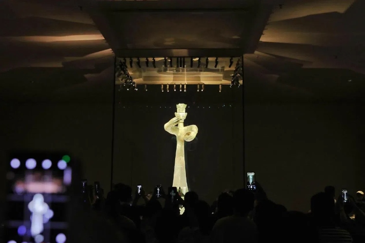 8月31日，亞洲媒體考察團(tuán)參訪三星堆博物館?！吨袊?guó)經(jīng)濟(jì)周刊》記者肖翊攝