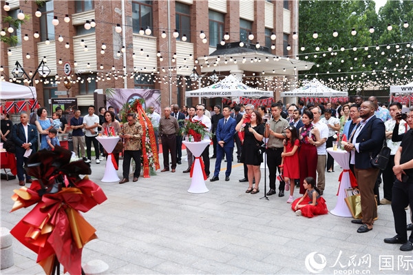 特立尼達(dá)和多巴哥駐華使館在其館內(nèi)慶祝特多獨(dú)立62周年。人民網(wǎng)記者 趙益普攝