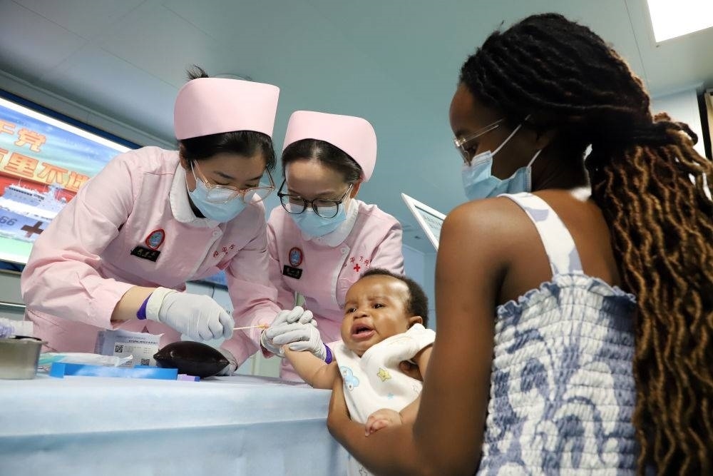 2024年8月12日，中國(guó)海軍“和平方舟”號(hào)醫(yī)院船在莫桑比克馬普托開(kāi)展醫(yī)療服務(wù)。