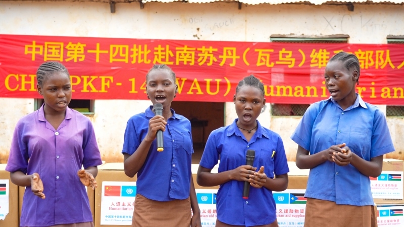 動(dòng)聽(tīng)的歌聲歡迎中國(guó)官兵。王軍杰攝