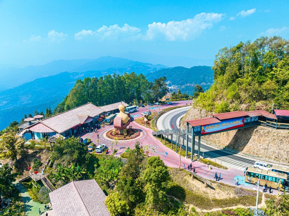 這是位于班洪鄉(xiāng)班洪村下班壩自然村的葫蘆王地AAAA級景區(qū)游客服務(wù)中心。（滄源縣融媒體中心供圖）