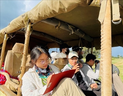 支隊(duì)成員開展長頸鹿監(jiān)測國際志愿工作。林源攝