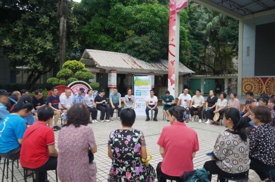  南寧市青秀區(qū)新竹社區(qū)召開“竹聲傾談”民情懇談會。（李抒蓉 攝）