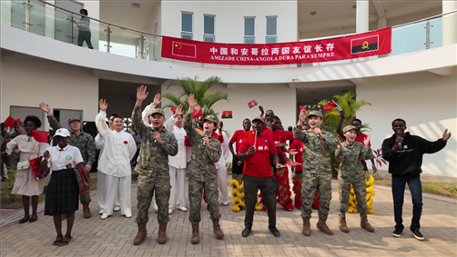 中安合唱歌曲《相親相愛》。內(nèi)圖大學(xué)孔子學(xué)院供圖