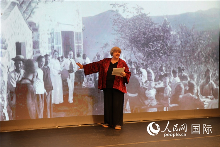 2、美國“鼓嶺之友”代表穆言靈講述友好故事。 人民網(wǎng)記者 李志偉攝