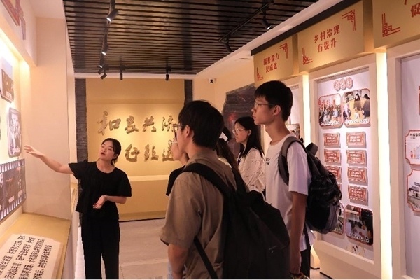 中央民族大學(xué)與中國(guó)人民大學(xué)聯(lián)合開(kāi)展“大國(guó)邊疆”實(shí)踐調(diào)研活動(dòng)。校方供圖