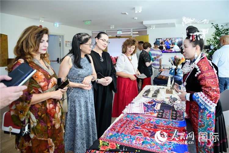 苗族銀器展示。傅永山攝