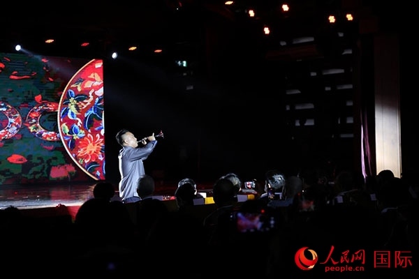 演出現(xiàn)場(chǎng)，演員帶來(lái)嗩吶獨(dú)奏《看秧歌》。人民網(wǎng)記者 楊一攝