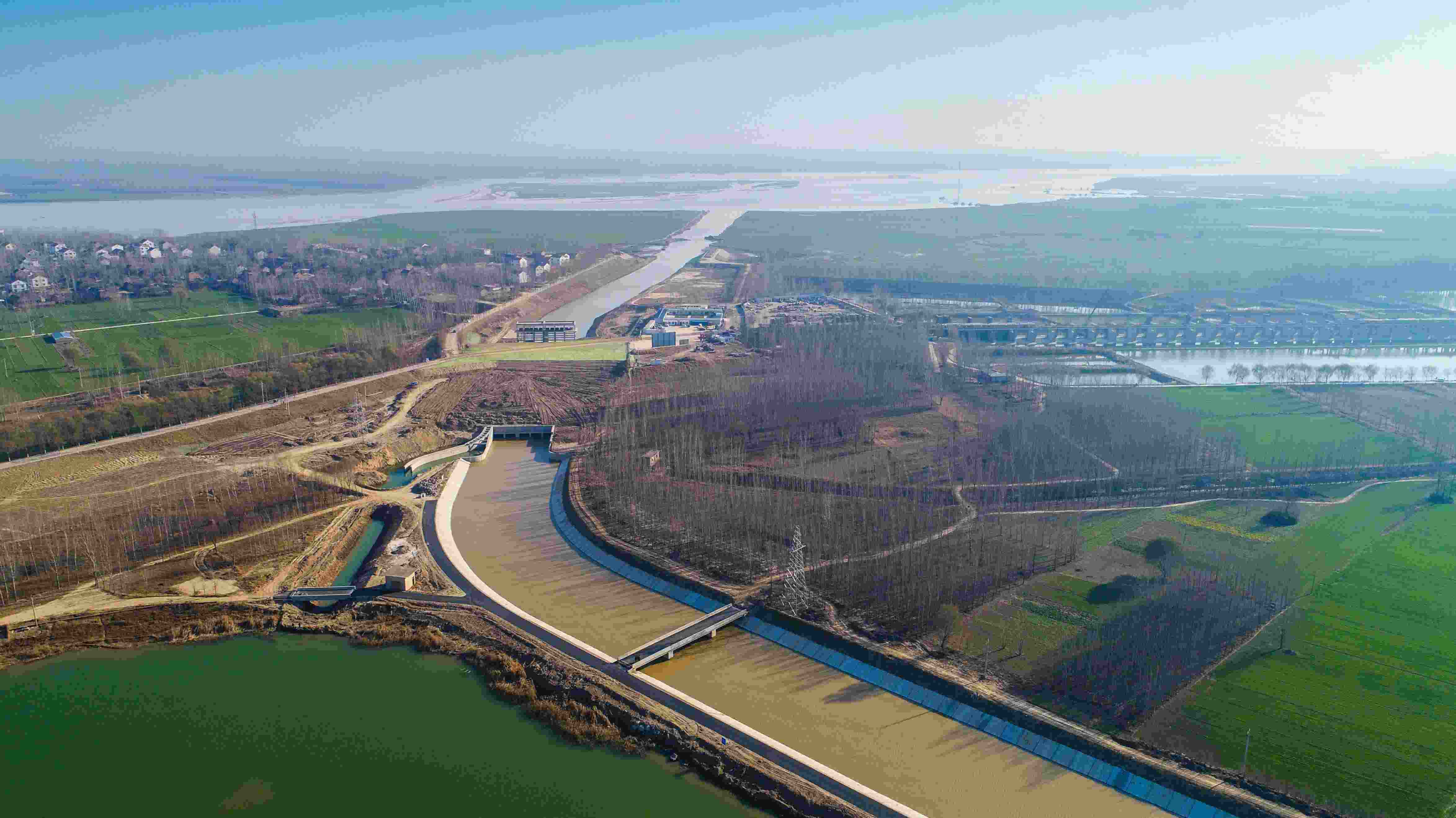 實(shí)施引黃入冀調(diào)水，助力華北地下水超采綜合治理和白洋淀生態(tài)環(huán)境修復(fù)。水利部水資源局供圖