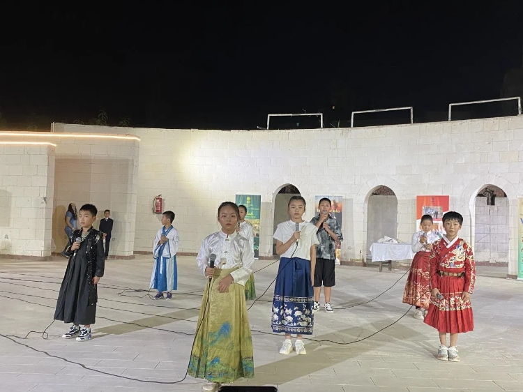 東方藝術(shù)文化館小朋友的詩朗誦表演。開羅中國文化中心供圖