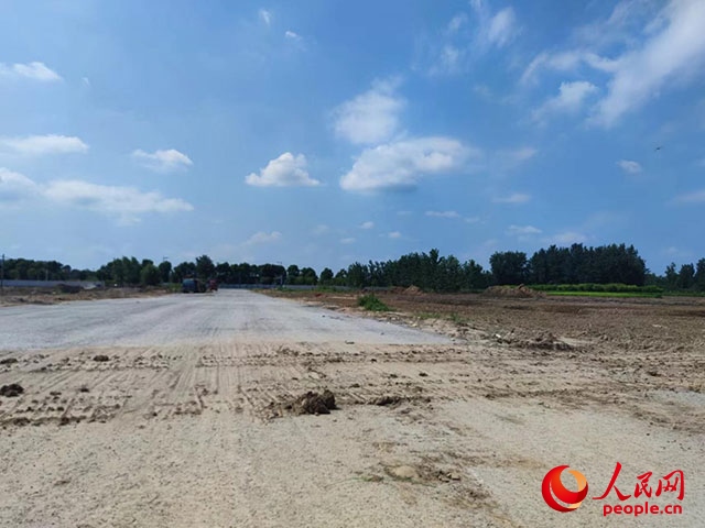 當(dāng)?shù)匾驯唤型5柠}河?xùn)|路。人民網(wǎng) 鞠峰攝