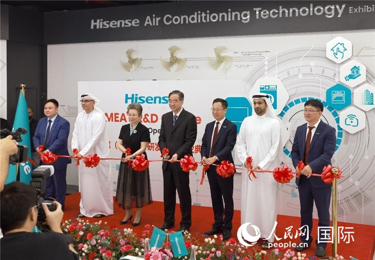 圖為開業(yè)剪彩儀式。人民網(wǎng)記者管克江攝