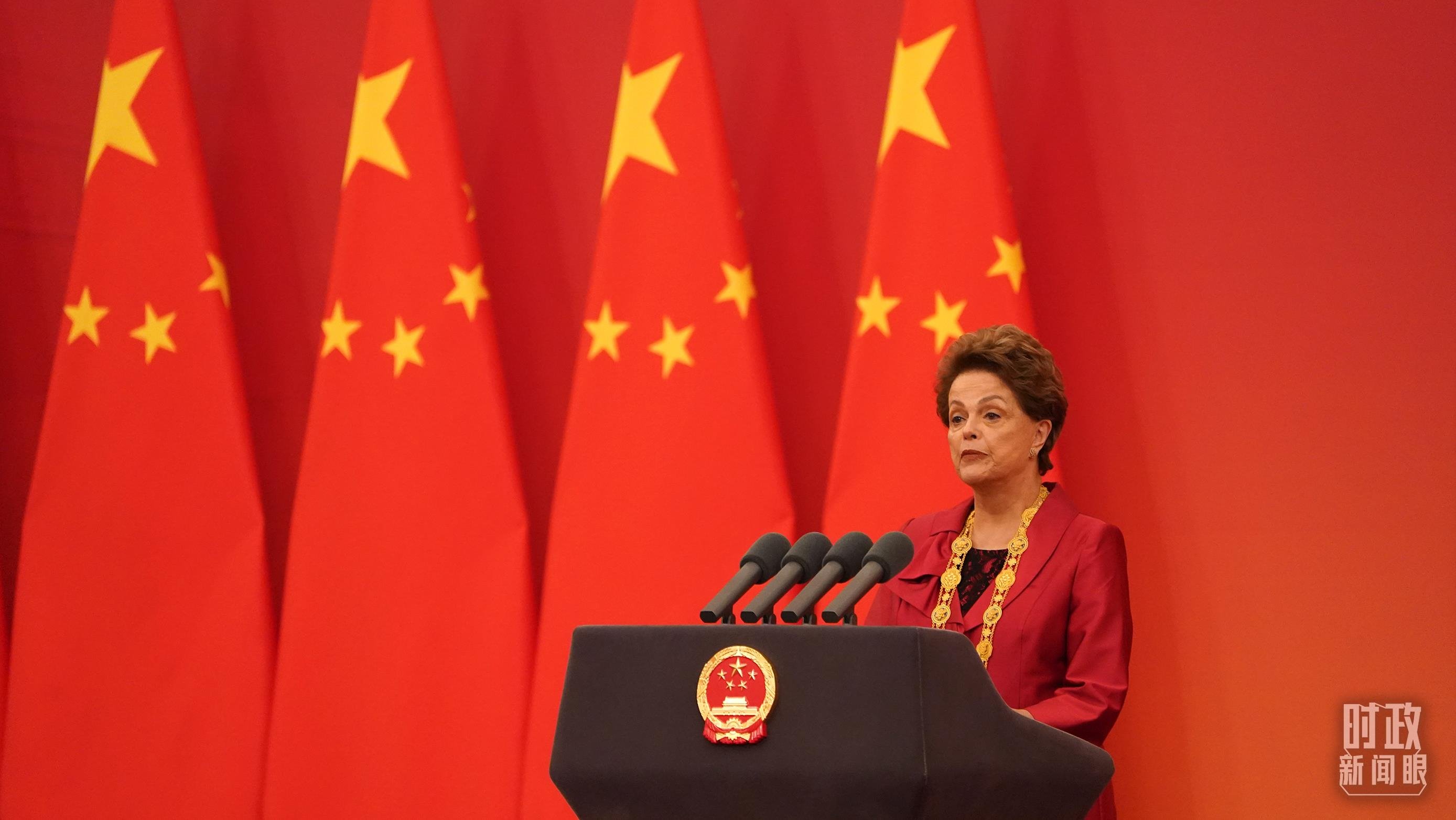 “友誼勛章”獲得者迪爾瑪·羅塞芙在頒授儀式上發(fā)言。（總臺(tái)記者李晉拍攝）