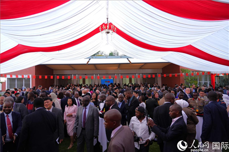 國(guó)慶招待會(huì)現(xiàn)場(chǎng)。人民網(wǎng)記者 黃煒鑫攝