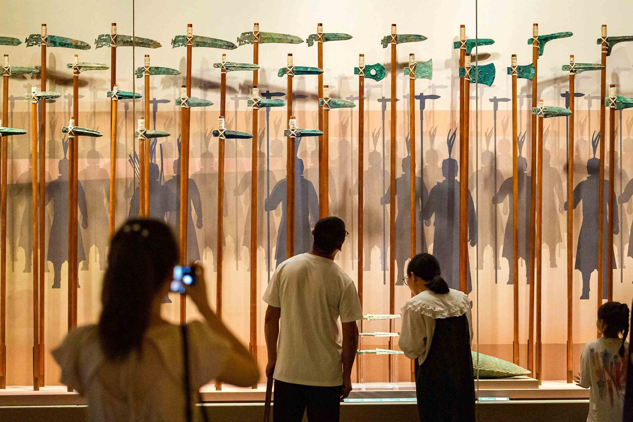 △2024年8月25日，游客在河南省安陽市殷墟博物館參觀。