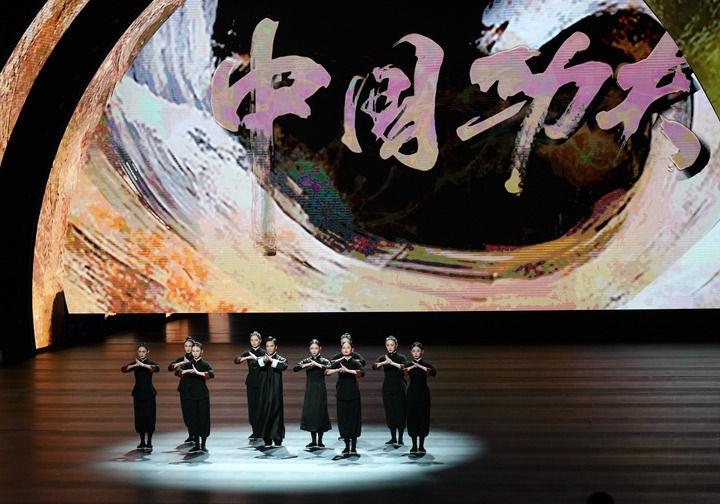 2024年9月19日，演職人員在北京文化論壇專場(chǎng)文藝演出中表演舞劇《詠春》。
