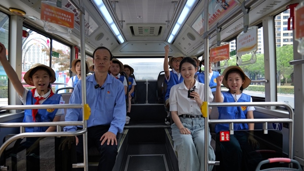 江蘇省太倉(cāng)市總工會(huì)舉行“坐上勞?!畬>€’跟著榜樣看太倉(cāng)”直播活動(dòng)。江蘇省總工會(huì)供圖