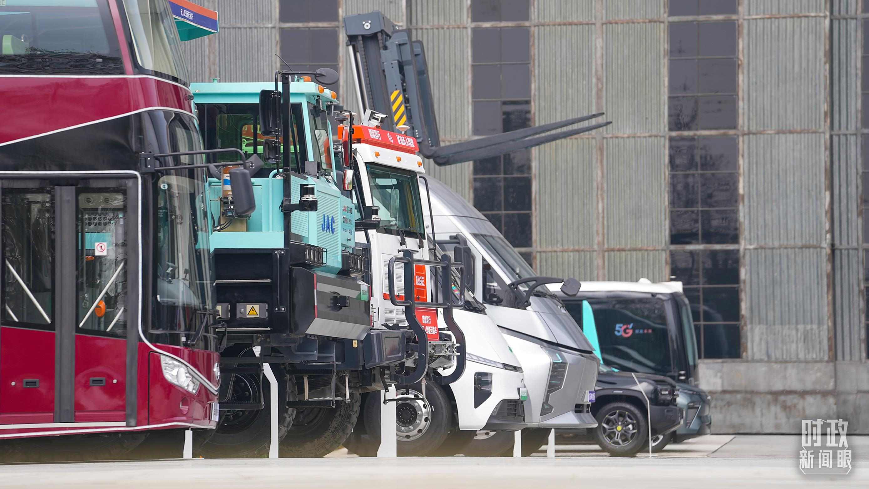 △安徽省重大科技創(chuàng)新成果集中展示展出的新能源汽車。（總臺(tái)央視記者金雨秋拍攝）