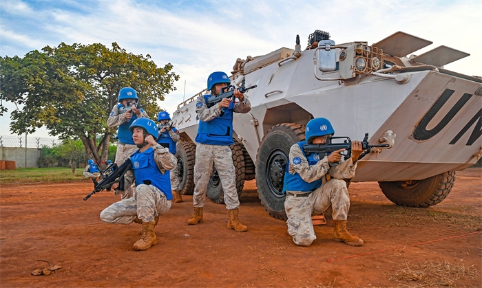 保持防衛(wèi)警戒。孫千攝