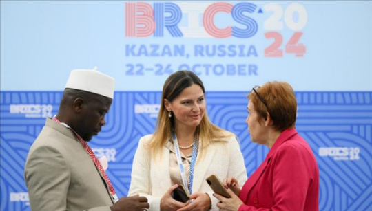 金磚國(guó)家領(lǐng)導(dǎo)人第十六次會(huì)晤期間，新聞?dòng)浾咴趪?guó)際新聞中心工作