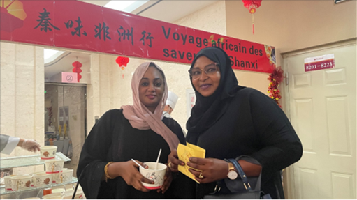 陜西涼皮+清真肉夾饃受到乍得友人歡迎。主辦方供圖