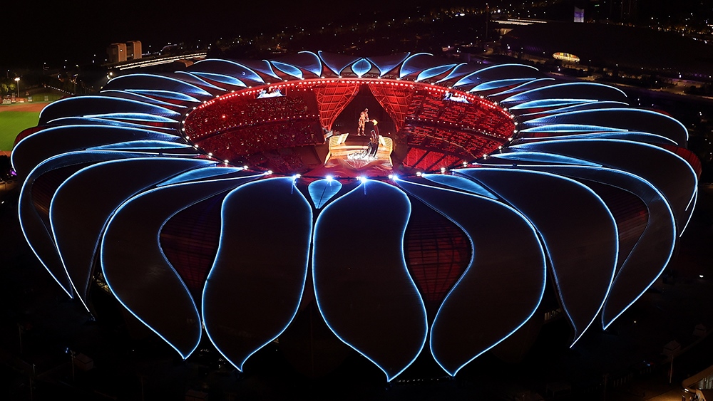 2023年9月23日，第19屆亞洲運(yùn)動(dòng)會(huì)開(kāi)幕式上，最后一棒火炬手汪順和“數(shù)字火炬手”在開(kāi)幕式上點(diǎn)燃主火炬。