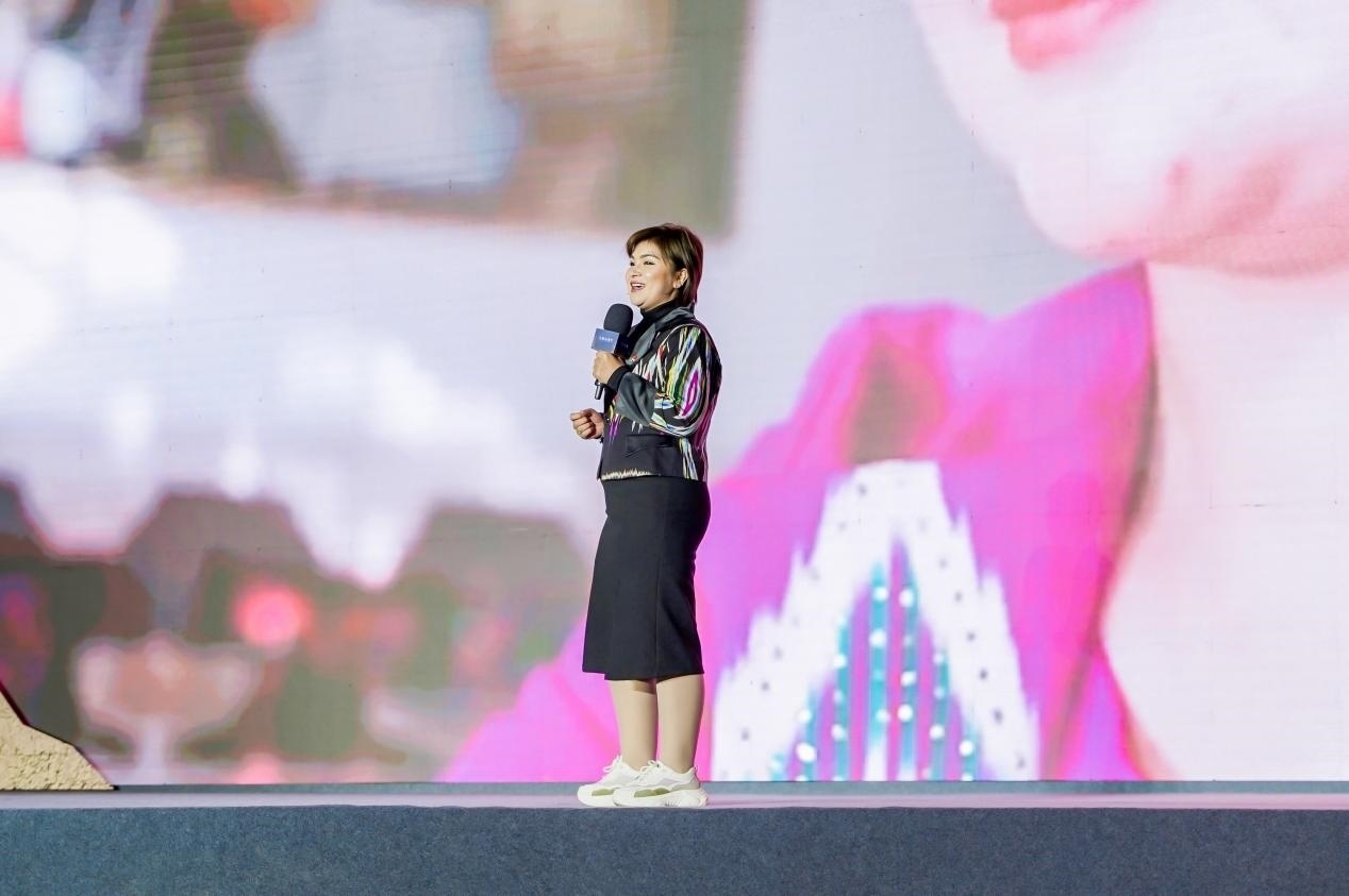 如克亞木·麥提賽地在“何以中國·五星出東方”網(wǎng)絡(luò)主題宣傳活動現(xiàn)場演講。人民視頻供圖