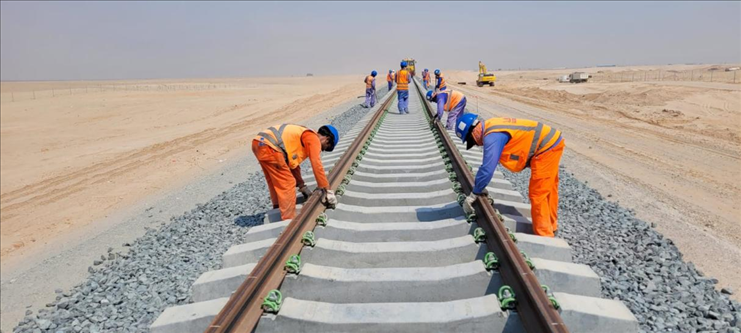 阿提哈德鐵路二期A標項目施工中。中建中東供圖