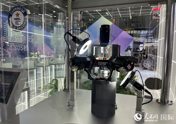 三菱電機(jī)開發(fā)的魔方機(jī)器人是吉尼斯世界紀(jì)錄保持者。人民網(wǎng)記者 陳思攝