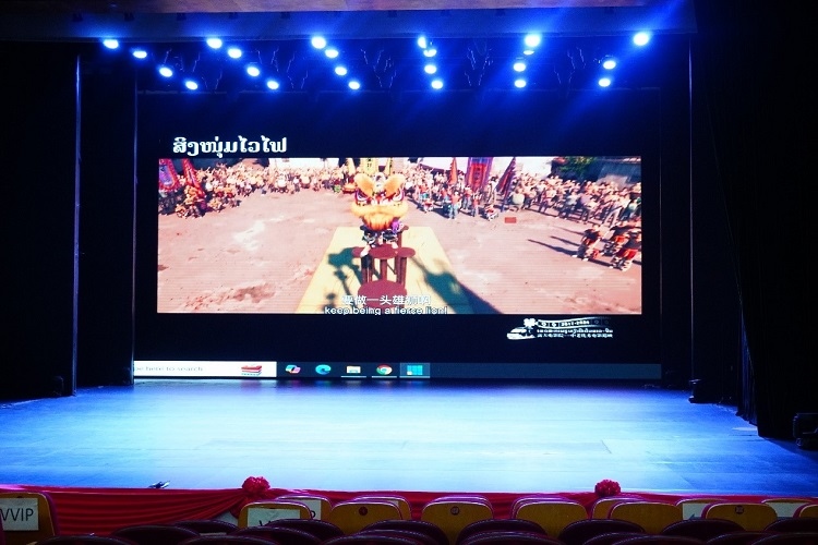 “露天電影院——中老優(yōu)秀電影巡映”首映式上放映老撾語配譯的中國動畫電影《雄獅少年》。主辦方供圖