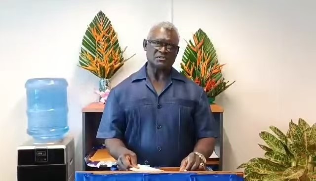 所羅門群島前總理、現(xiàn)任財(cái)政與國(guó)庫部長(zhǎng)梅納西·索加瓦雷以視頻形式向論壇致辭（主辦方供圖）